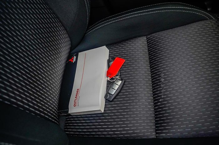 2023 Mitsubishi Outlander ES