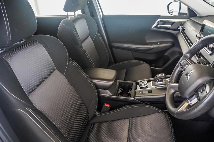 2023 Mitsubishi Outlander ES