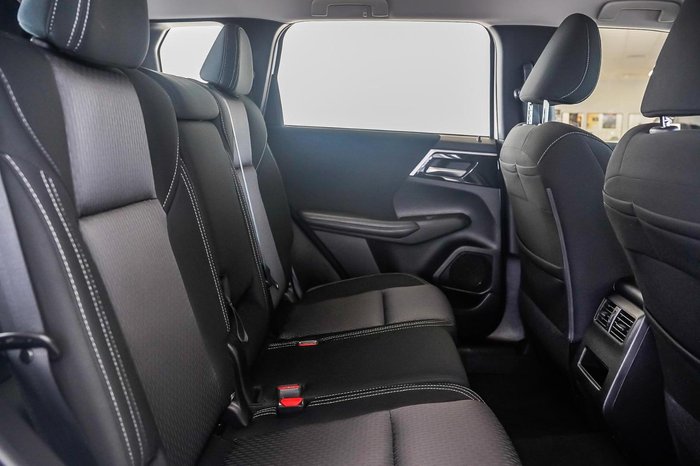 2023 Mitsubishi Outlander ES
