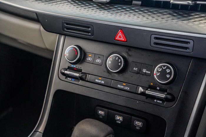 2023 Kia Carnival S
