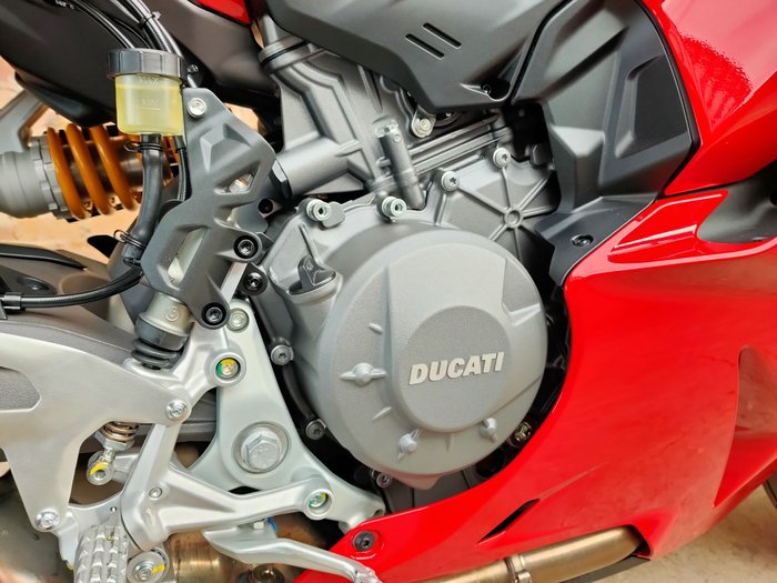 2025 DUCATI PANIGALE V2 S ROAD RED