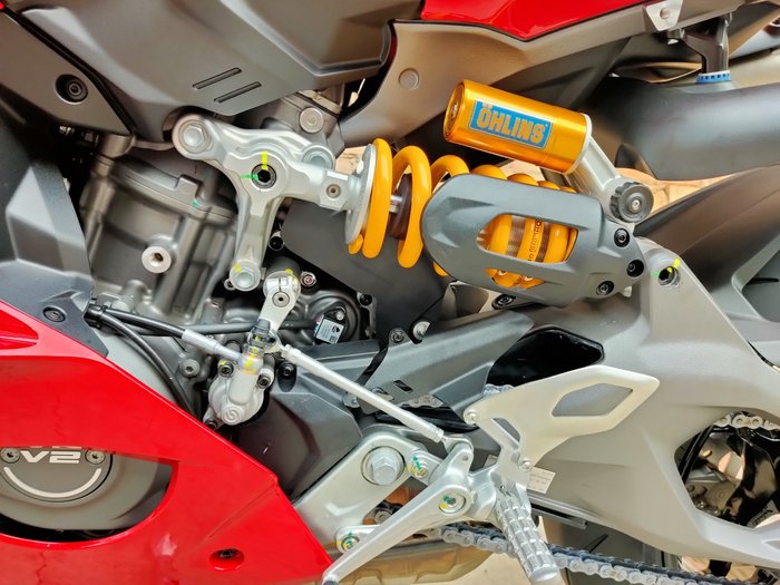 2025 DUCATI PANIGALE V2 S ROAD RED