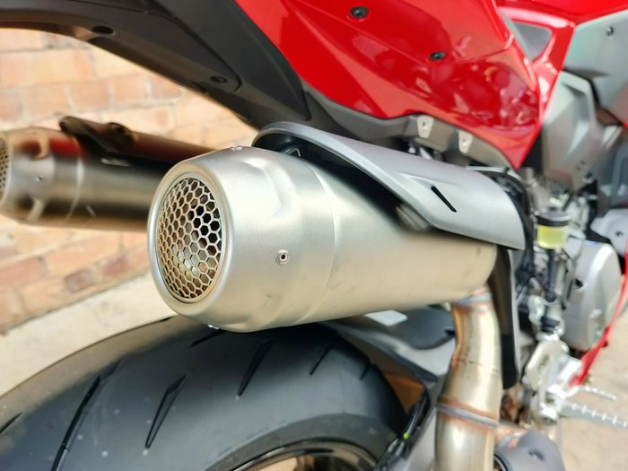 2025 DUCATI PANIGALE V2 S ROAD RED