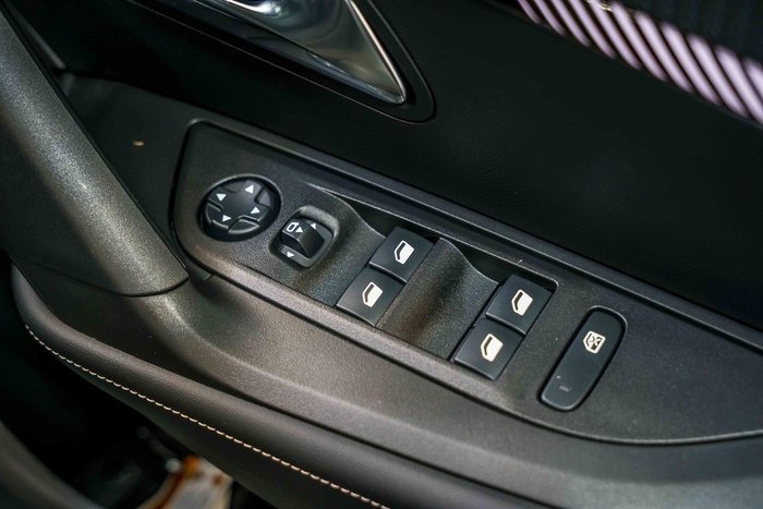 2025 Peugeot 2008 Allure Hybrid P24 MY25 Nera Black