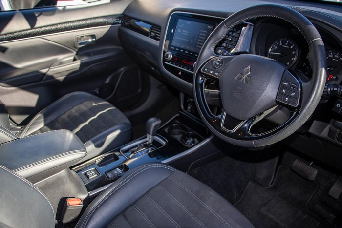 2020 Mitsubishi Outlander LS