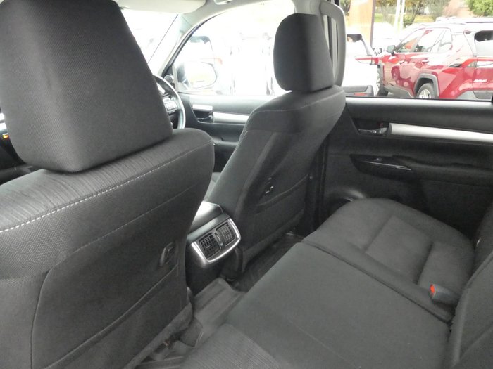 2019 Toyota Hilux 4x4 Hilux 4x4 SR5 2.8L T Diesel Automatic Double Cab 1Y46290 005