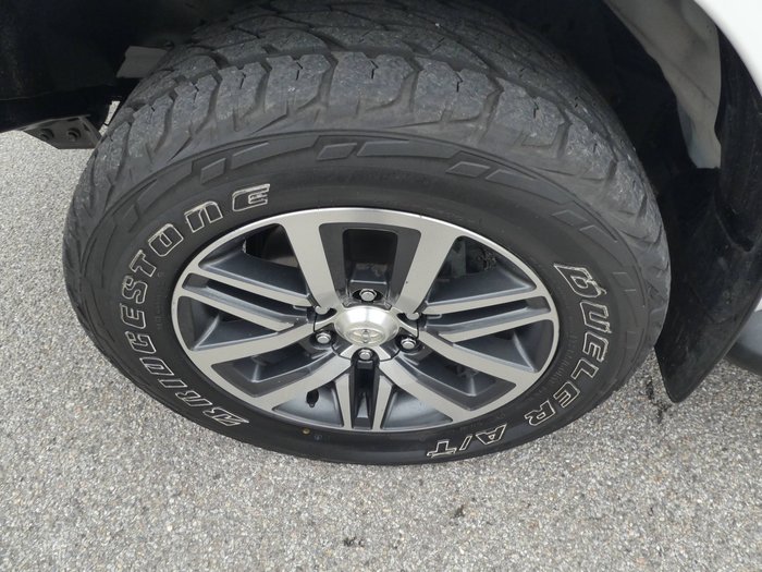 2019 Toyota Hilux 4x4 Hilux 4x4 SR5 2.8L T Diesel Automatic Double Cab 1Y46290 005