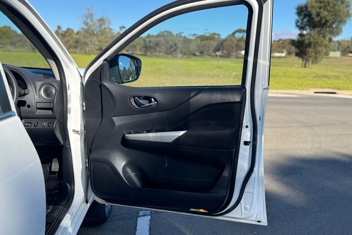 2020 Nissan Navara RX