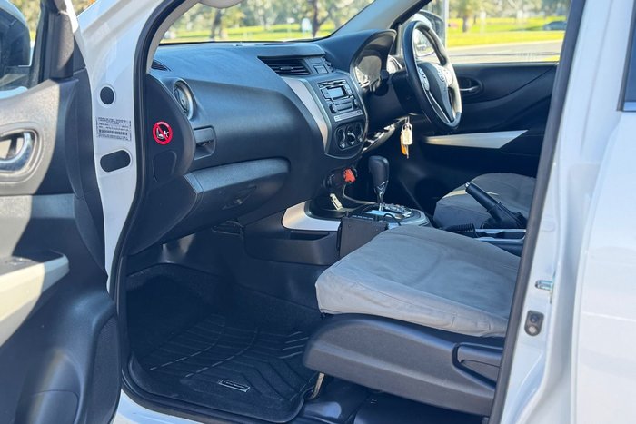 2020 Nissan Navara RX