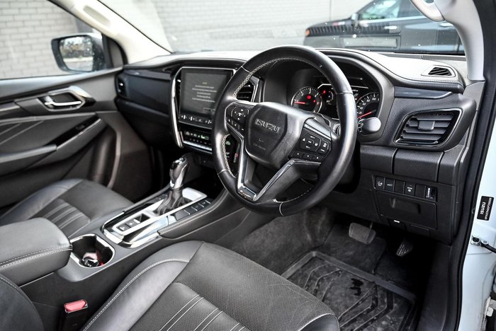 2022 Isuzu MU-X LS-T