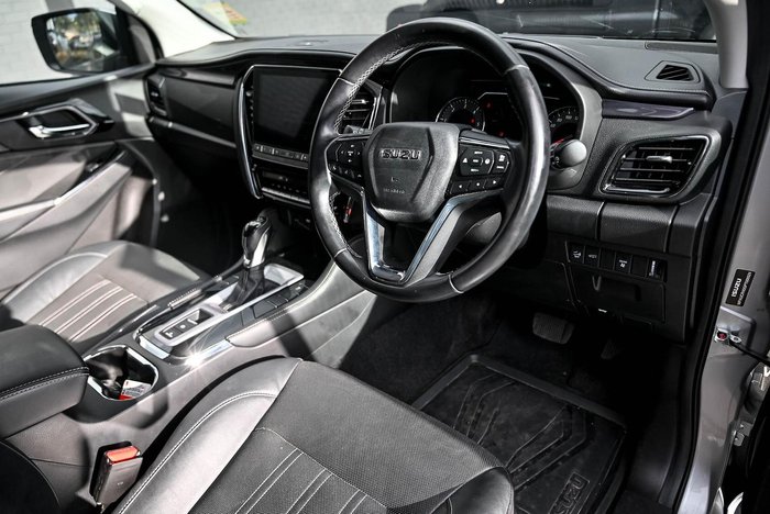 2022 Isuzu MU-X LS-T