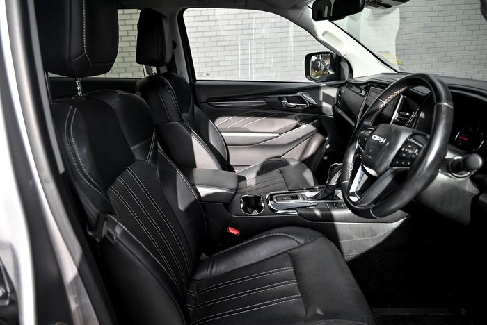 2022 Isuzu MU-X LS-T