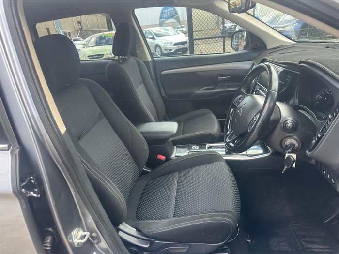 2017 MITSUBISHI OUTLANDER LS SAFETY PACK (4x4) 7 SEATS