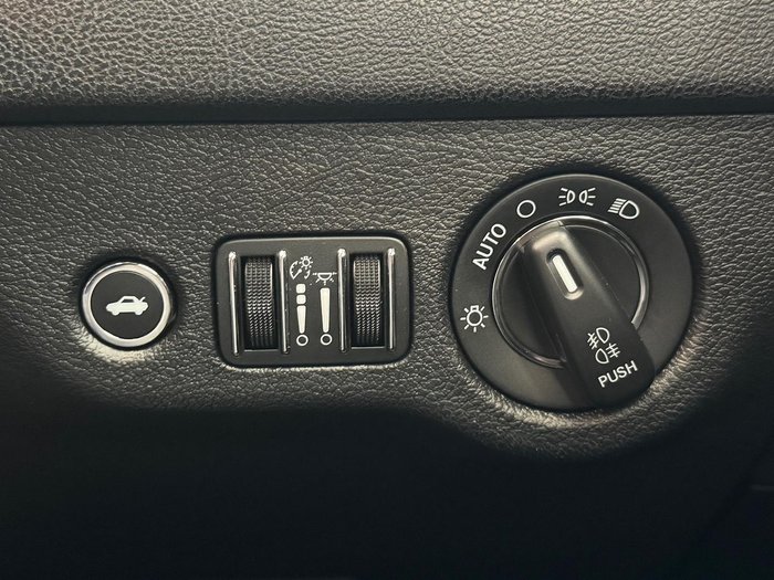 2021 Chrysler 300 SRT Core