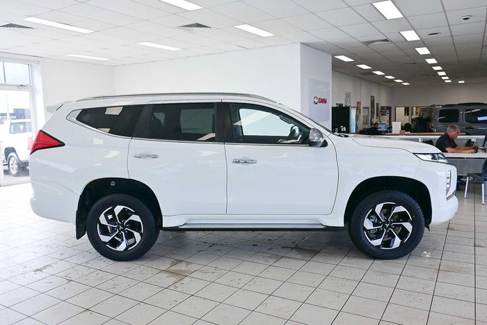 2024 Mitsubishi Pajero Sport GLS