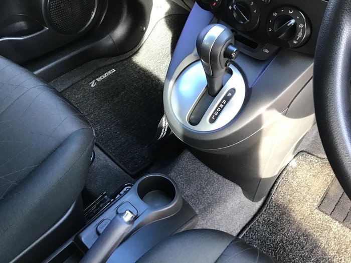 2014 Mazda 2 Neo Sport