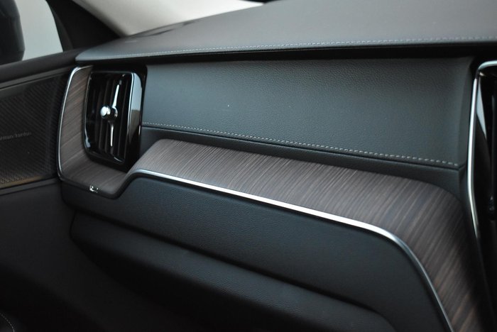2023 Volvo XC60 Ultimate B5 Bright