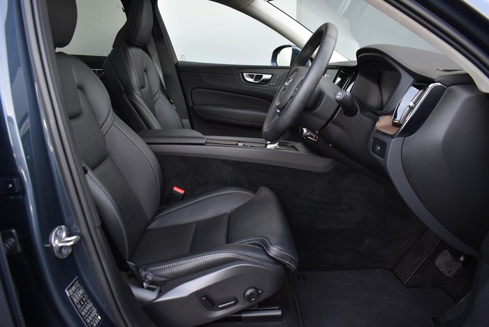 2023 Volvo XC60 Ultimate B5 Bright
