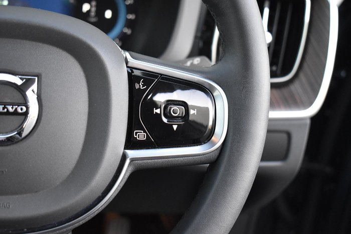 2023 Volvo XC60 Ultimate B5 Bright
