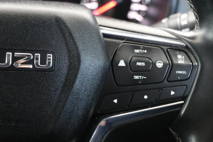 2022 Isuzu MU-X LS-T
