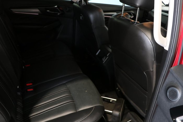 2022 Isuzu MU-X LS-T