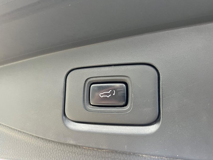 2022 Isuzu MU-X LS-T
