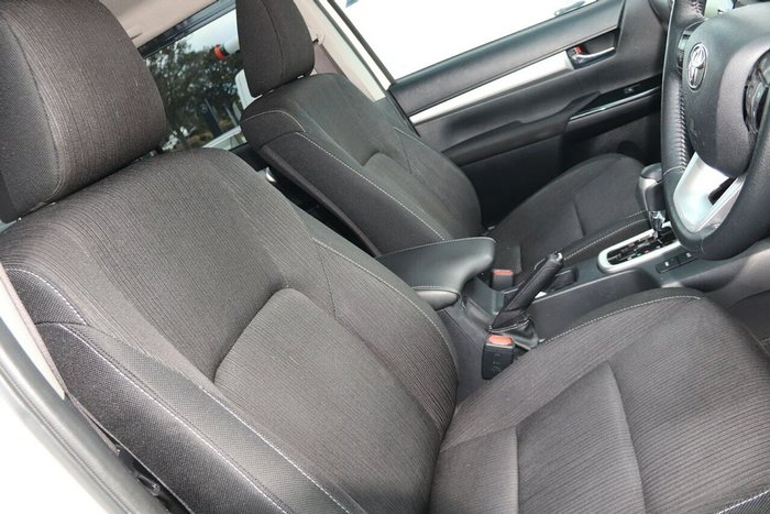 2022 Toyota Hilux SR5