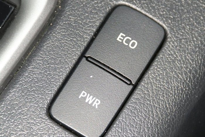 2022 Toyota Hilux SR5
