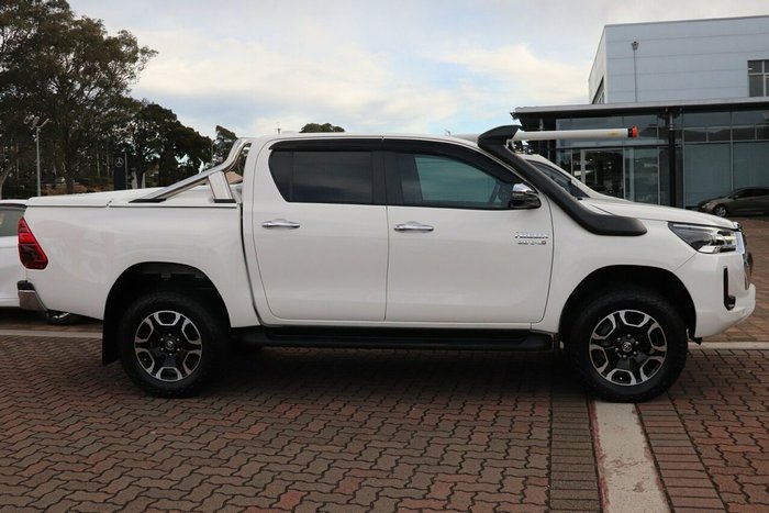 2022 Toyota Hilux SR5