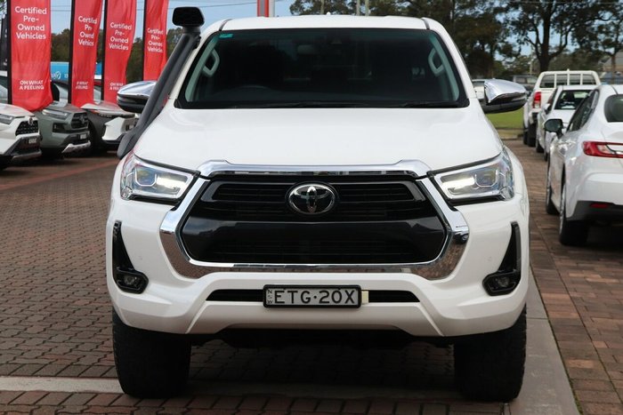 2022 Toyota Hilux SR5