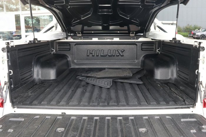 2022 Toyota Hilux SR5