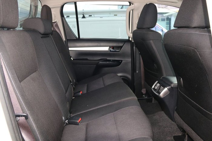 2022 Toyota Hilux SR5