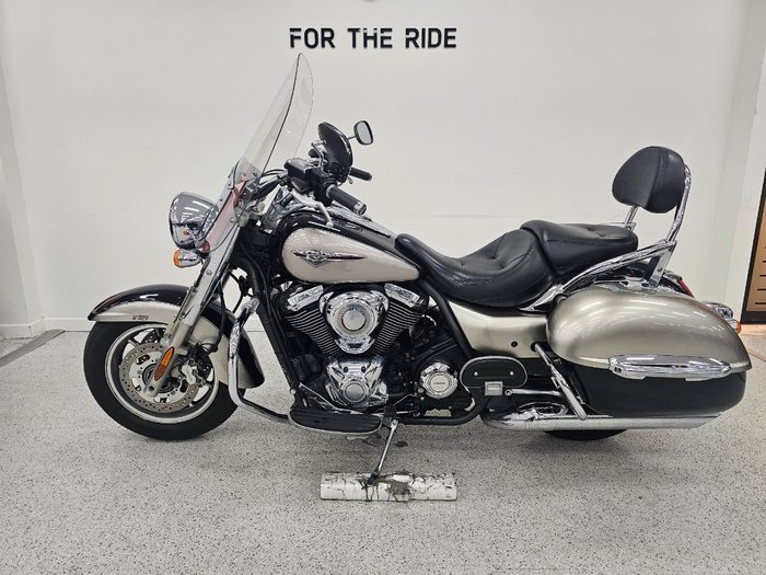 2010 Kawasaki VULCAN 1700 NOMAD Black