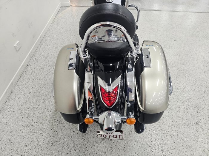 2010 Kawasaki VULCAN 1700 NOMAD Black