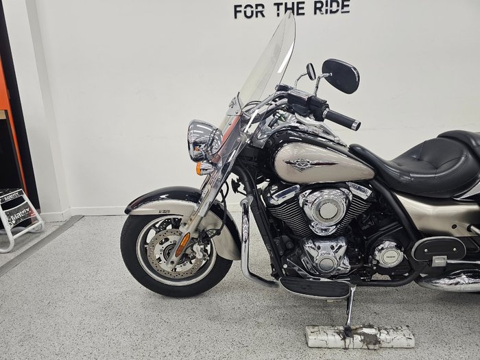 2010 Kawasaki VULCAN 1700 NOMAD Black