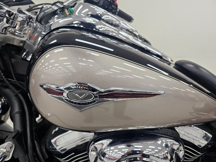 2010 Kawasaki VULCAN 1700 NOMAD Black