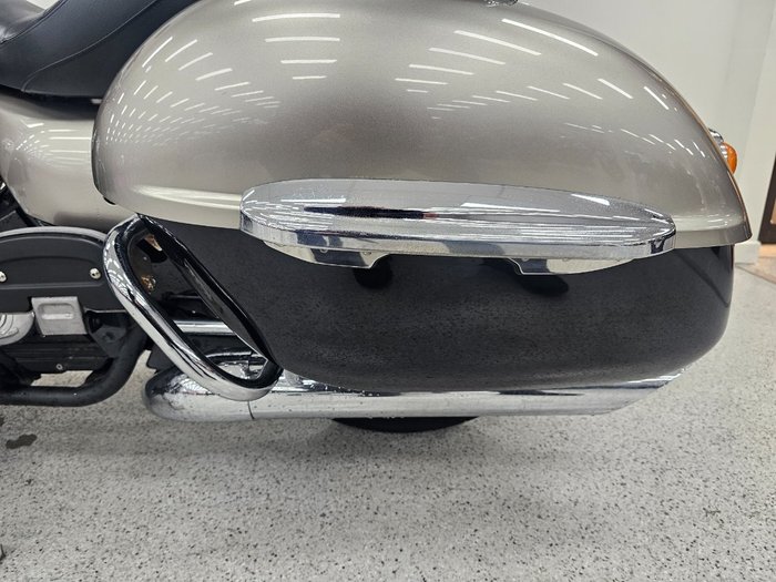 2010 Kawasaki VULCAN 1700 NOMAD Black
