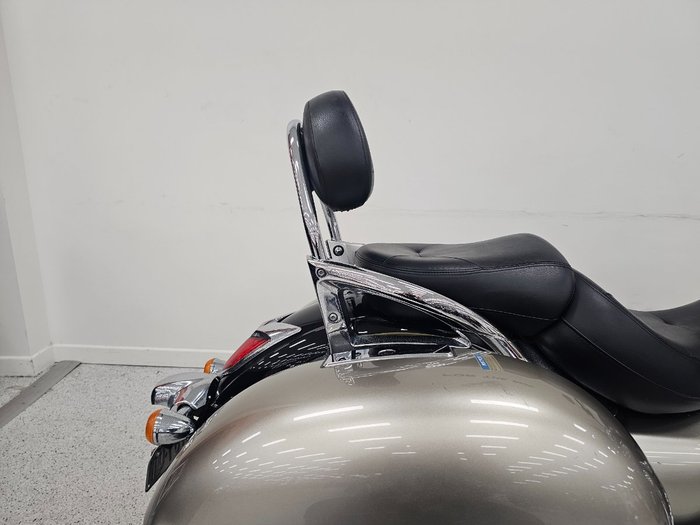 2010 Kawasaki VULCAN 1700 NOMAD Black