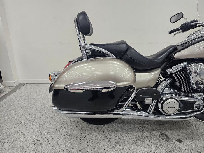 2010 Kawasaki VULCAN 1700 NOMAD Black