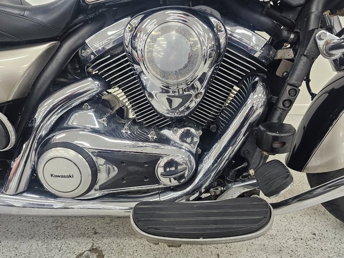 2010 Kawasaki VULCAN 1700 NOMAD Black