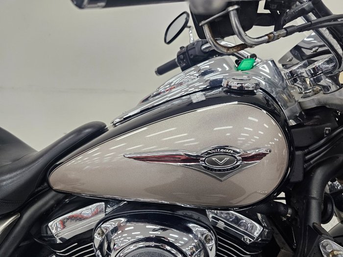 2010 Kawasaki VULCAN 1700 NOMAD Black