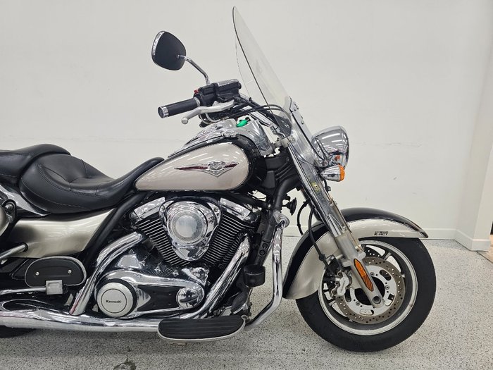 2010 Kawasaki VULCAN 1700 NOMAD Black