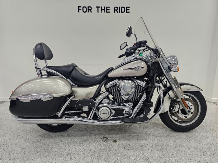 2010 Kawasaki VULCAN 1700 NOMAD Black