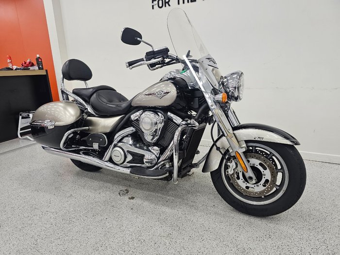 2010 Kawasaki VULCAN 1700 NOMAD Black