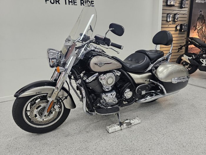 2010 Kawasaki VULCAN 1700 NOMAD Black