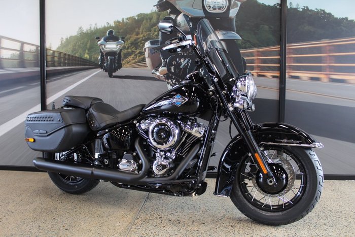 2025 Harley-davidson FLHC HERITAGE CLASSIC (117) VIVID BLACK