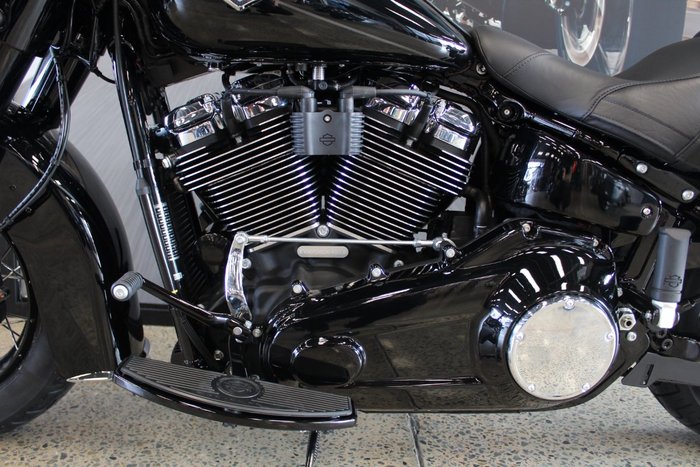 2025 Harley-davidson FLHC HERITAGE CLASSIC (117) VIVID BLACK