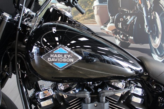 2025 Harley-davidson FLHC HERITAGE CLASSIC (117) VIVID BLACK