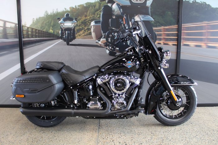 2025 Harley-davidson FLHC HERITAGE CLASSIC (117) VIVID BLACK