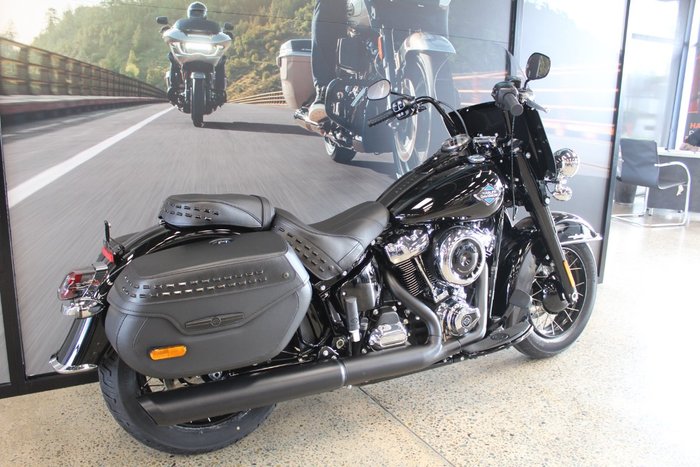 2025 Harley-davidson FLHC HERITAGE CLASSIC (117) VIVID BLACK
